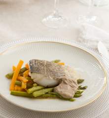 Bacalao confitado con alioli de ajo negro