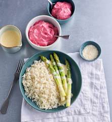 Menu: Espargos, Arroz de parmesão e molho de limão; Espuma de frutos vermelhos