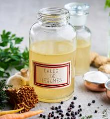 Caldo de legumes líquido