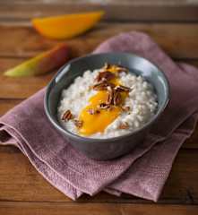 Hafermilchreis mit Mangopüree (vegan)