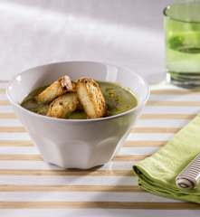 Vellutata di fave verdi e piselli novelli