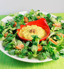 Wiosenna sałatka z roszponki w sosie curry