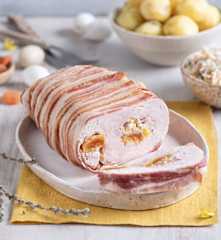 Turkey roulade with peaches and apricots
