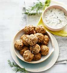 Hackbällchen mit Dill-Dip