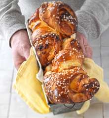 Brioche à la confiture de rhubarbe