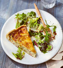 Zwiebel-Schinken-Quiche