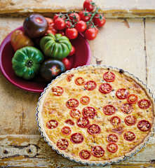 Quiche de alho-francês, tomate e camarão