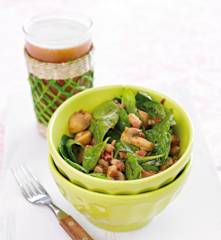 Salada de cogumelos, bacon e espinafres