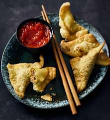 Wan Tans mit Chilisauce