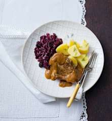 Pork and gravy with red wine cabbage