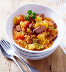 Letscho mit Kartoffeln und Kabanossi