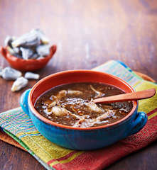 Sopa de hongos con huitlacoche