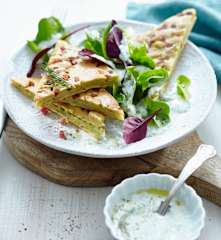 Speck-Pfannkuchen mit Salat