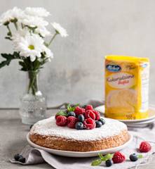 Kukurydziany biszkopt z owocami