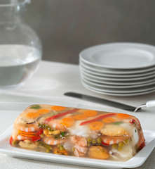 Áspic de rape, salmón y langostinos