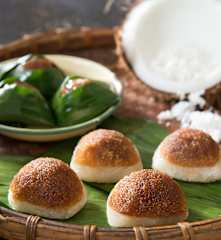 Pulut Unti (Glutinous Rice With Sweet Coconut)