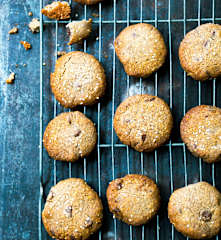 Sablés au sarrasin, sésame et chocolat