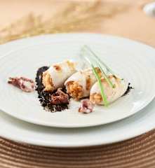 Chipirones, morcilla y manzana