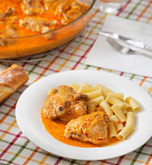 Pollo con pimentón y crème fraîche