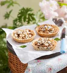 Tartaletki wytrawne z gruszką i serem pleśniowym