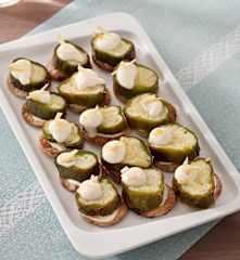 Montaditos de pimientos verdes rellenos de tortilla de patata