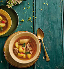 Caldo de borrego com hortelã