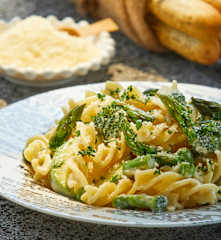 Pasta con verduras verdes