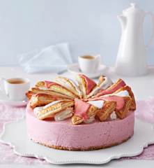 Profiteroles-Erdbeer-Torte