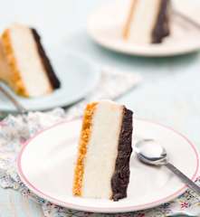 Ciasto z kaszą manną i polewą czekoladową ze śliwkami