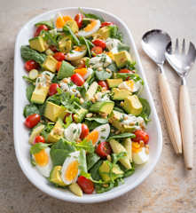 Spinach and rocket salad with cream cheese dressing