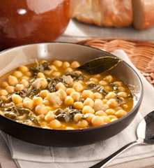 Potaje de garbanzos con bacalao y acelgas