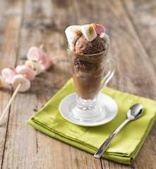 Gelato al mocaccino e nocciole con marshmallow