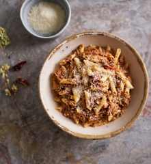 Carne guisada desfiada com massa