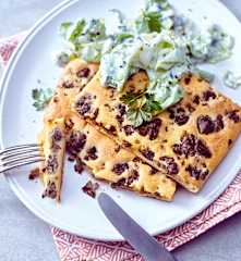 Hackfleischpfannkuchen mit Salat