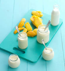 Iogurte de manga com leite condensado