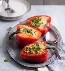 Papryki faszerowane kurczakiem curry i ryżem