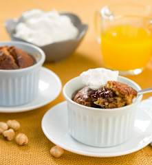 Bizcochos de naranja y avellanas con chocolate para dos