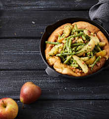 Yorkshirepudding mit Birnen-Bohnen-und-Speck-Salat