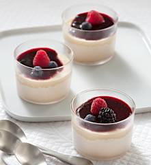 Parfait de turrón con coulis de frutos rojos