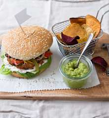 Burger de pavo con verduras encurtidas