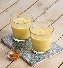 Lassi de mango y cúrcuma - India
