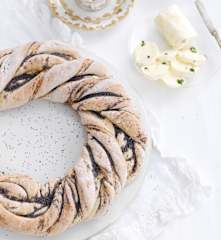 Argola de sementes de papoila com manteiga de limão