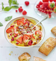 Sabayons gratinés aux fruits rouges et financiers