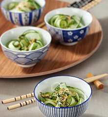 Ensalada japonesa de pepino con aliño aromático de hierbas