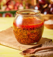 Salsa de ajonjolí y chiles secos