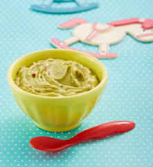 Papilla de aguacate, jitomate y cilantro