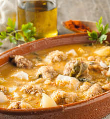 Potaje con buñuelos de arroz