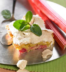 Rhabarberkuchen mit Baiserhaube