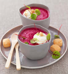 Gaspacho de betterave, mousse de chèvre et noix