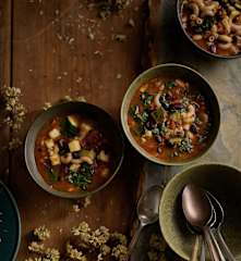 Sopa de feijão com legumes